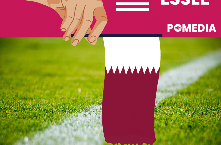 Kuvituskuva Qatarin verisestä lipusta ja jalkapallokentän nurmesta