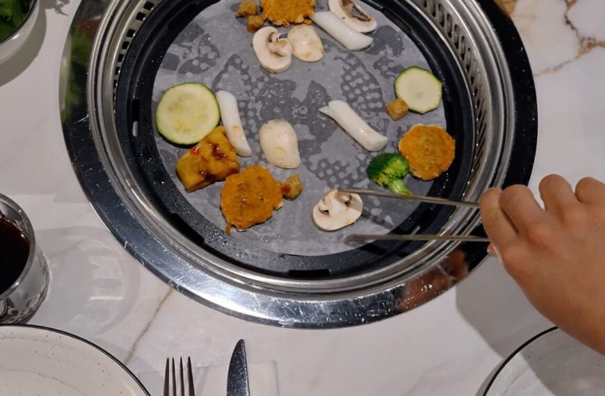 Korealaisessa ravintolassa ruokaansa saa grillata ihan itse juuri sen verran kuin haluaa